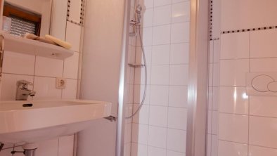 1.Dusche_Familienzimmer_Huamatl