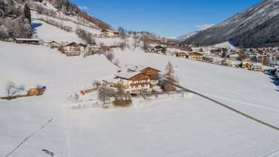 https://images.seekda.net/AT_UAB7-03-10-02/Pension-Ladestatthof-Winter-3.jpg