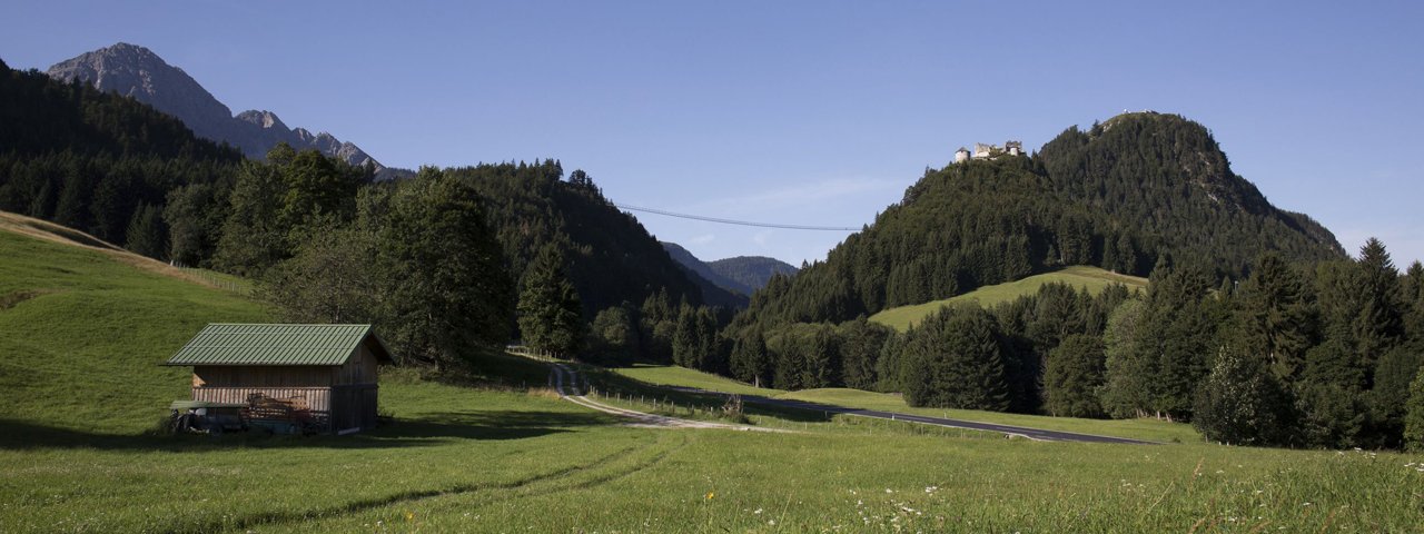 Hiking in the Reutte nature park region, © Tirol Werbung/Lisa Hörterer