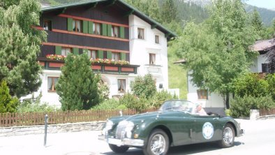 Haus mit Oldtimer - Gamberg