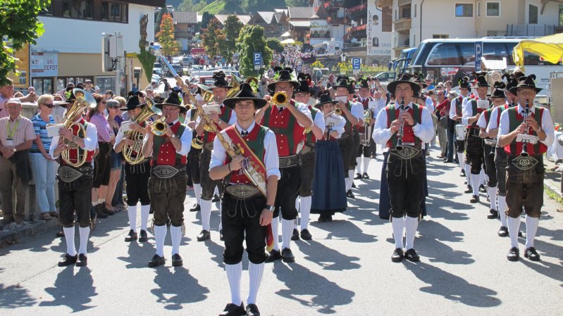 Auffach Brass Band traditionally opens the Alpine Festival in Wildschönau Valley, © Wildschönau Tourismus