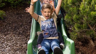 Coole Kinderspielgeräte im Garten