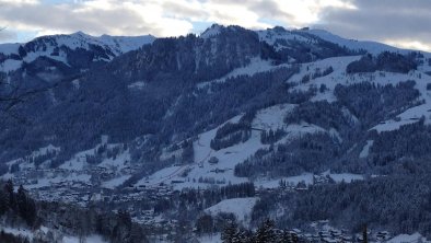 Blick nach Kitzbühel im Winter