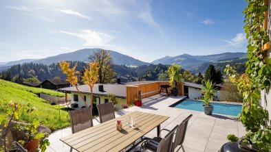 Terrasse mit Infinitypool