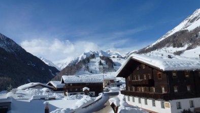 Winterfoto vom Haus