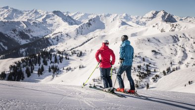 Skifahrer-im-Skigebiet-KitzSkiÂ©mirjageh