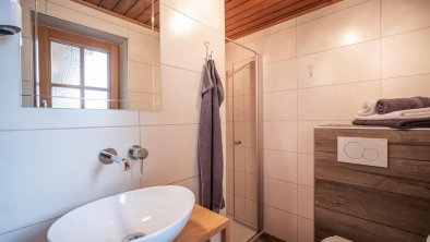 Dreibettzimmer mit Dusche und WC