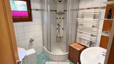 Zillertal_Schlitters_Apartement Malea_Dusche und W