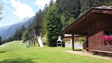 Spielplatz mit Grillmöglichkeit