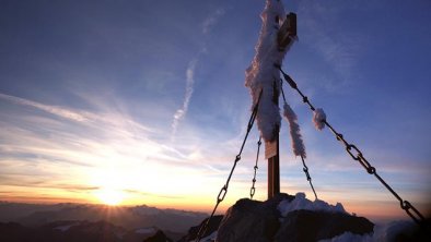 kirche-verhüllt-Glockner