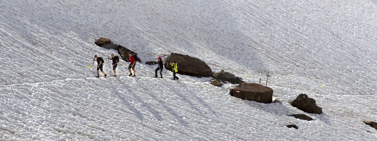 The Ötztal Glacier Flea Walk is an Alpine hike that blends challenge and achievement with awesome mountain sceneries, © Ötztal Tourismus