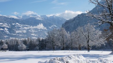 Blick in die Umgebung - gegenüber das Zillertal