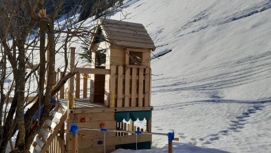 Spielhaus im Winter