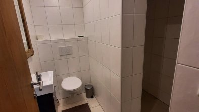 Bathroom 2 with toilet and shower