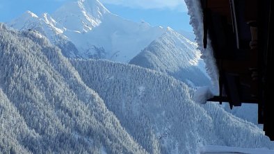 Blick vom Balkon zum Ahornspitz