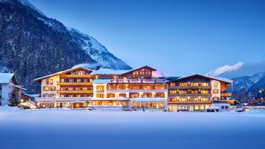 Hotel Außenansicht im Winter, © Das Karwendel