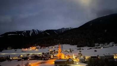 Winterlandschaft Wald bei Nacht