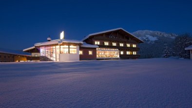 Hausansicht Winter bei Nacht