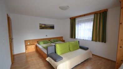 Schlafzimmer 2