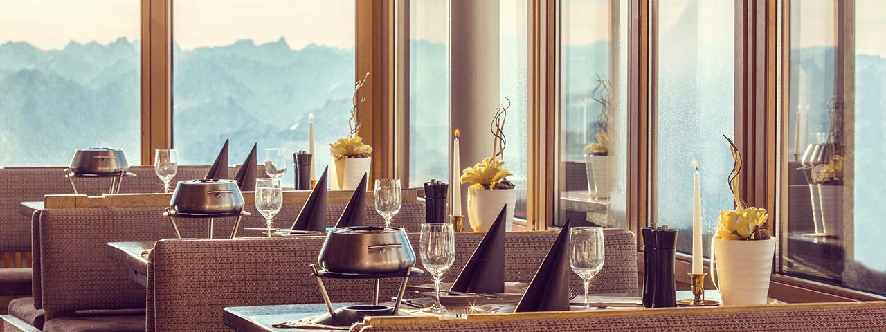 Fondue Night with incredible views of Zugspitze Peak, © Tiroler Zugspitzbahn