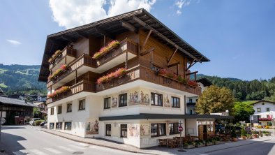 Hotel_Scol_Zillertal_dorfplatz_14_Fuegen_Haus_seit