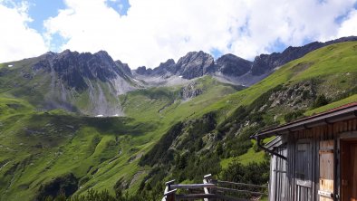 Hütte im Sommer