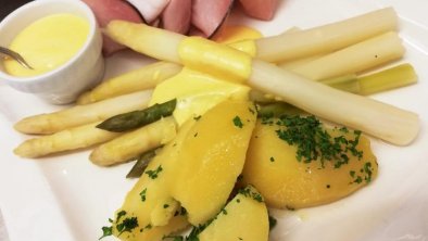 Spargel mit Sauce Hollandaise, © Dolomitenhotel/Lienz