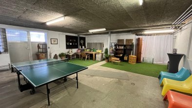 Freizeitraum mit Tischtennis, Lounge und Spielecke