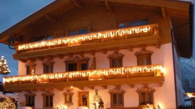 Haus Alpenblick bei Nacht