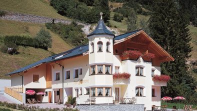 Appartementhaus Sonnenhof im Sommer