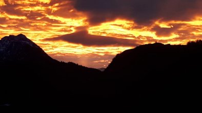 Sonnenaufgang mit Blick auf die Burgen