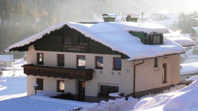 Winterbild-Haus_Theresia