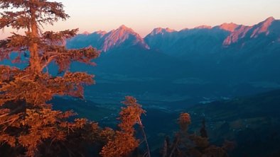 Sonnenaufgang am Berg