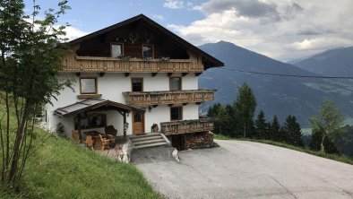 Zillertal-Fuegen-Appartement-Huber-Haus-Sommer