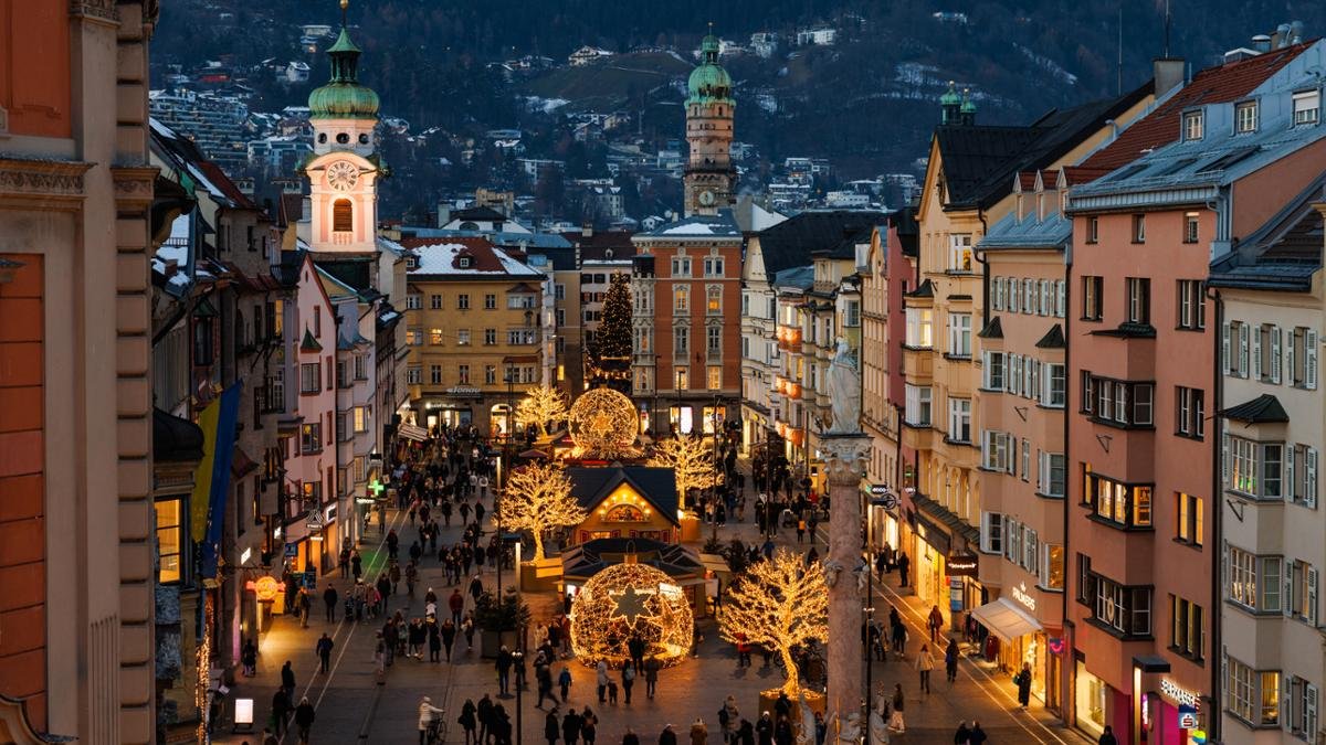 Christmas Market on Maria-Theresien-Street, © Innsbruck Tourismus / Thomas Steinlechner