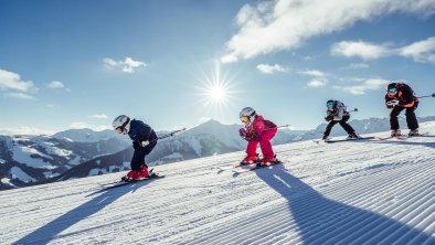 01Leadsujet_Familienskifahren_im_Ski_Juwel_©ski_ju