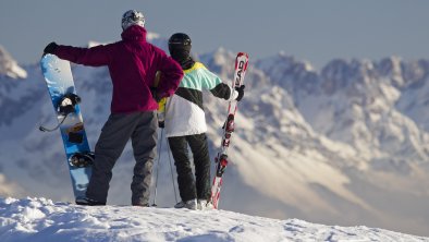 Inn-Studio_Alpbachtal_Ski Juwel_Skifahrerpaar am S