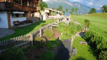 https://images.seekda.net/AT_UAB7-07-17-06/Bauernhof_Kraeutergarten_Veidlerhof.jpg