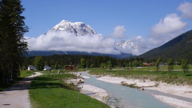 Spazierweg neben dem Haus, © Iris Krug