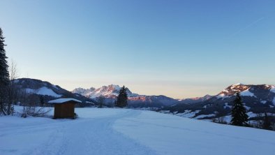 Winterwanderweg direkt beim Haus vorbei