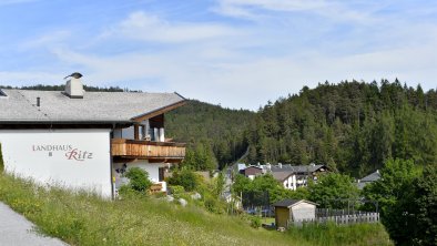 Seitenansicht Sommer Landhaus Ritz Mösern, © Anton Hiltpolt