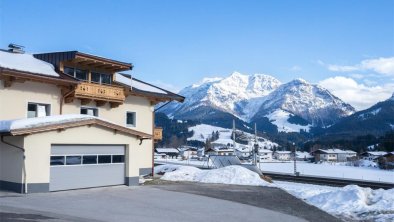 Haus mit Garage Winter