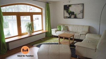 01 Couch mit Fenster_Familie