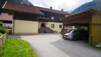 Haus mit Parkplatz