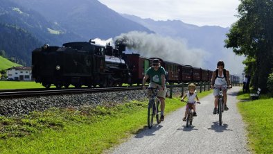 Radfahren mit Dampflok