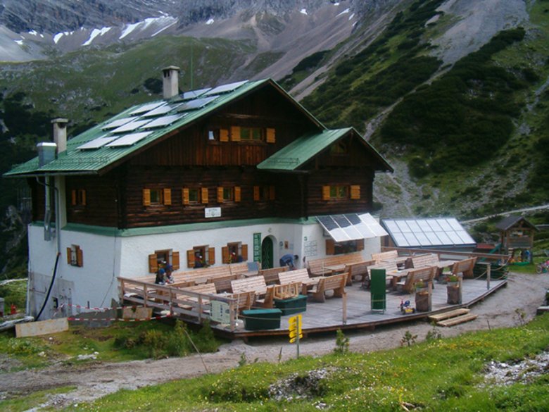 Pfeis hut (1,922m)