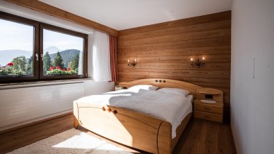 Ferienwohnung Nr. 2 - Schlafzimmer mit Ausblick