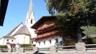 Mesnerhof_mit_Kirche, © Familie Gasser