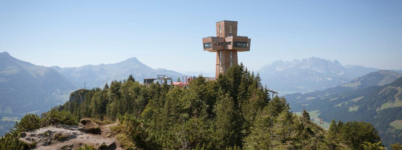 The huge cross atop the Buchensteinwand mountain, © Tirol Werbung/Jens Schwarz