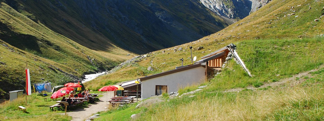 The Clarahütte at the end of the Virgental Valley, © Anne Gabl